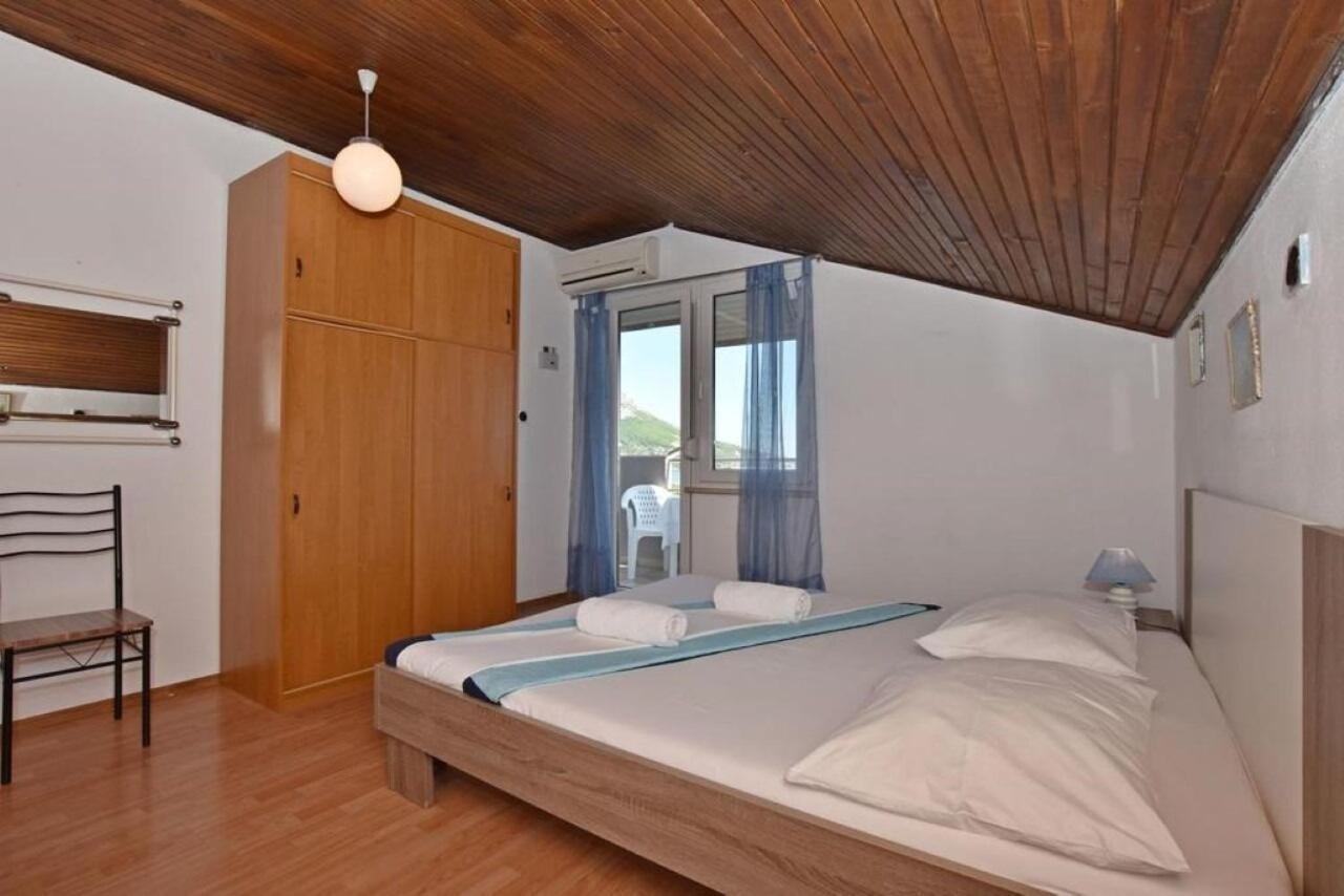 Apartment Rene Омиш Экстерьер фото