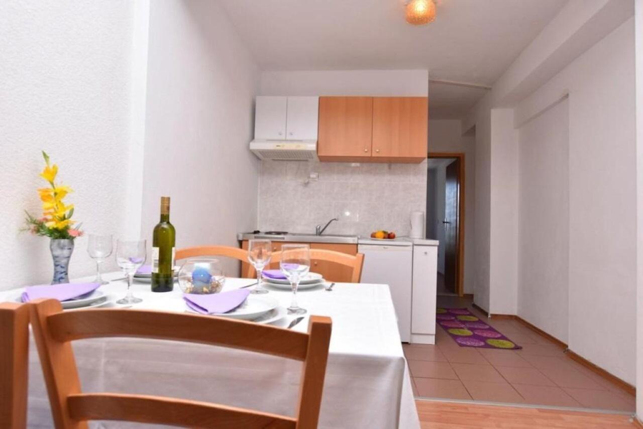 Apartment Rene Омиш Экстерьер фото