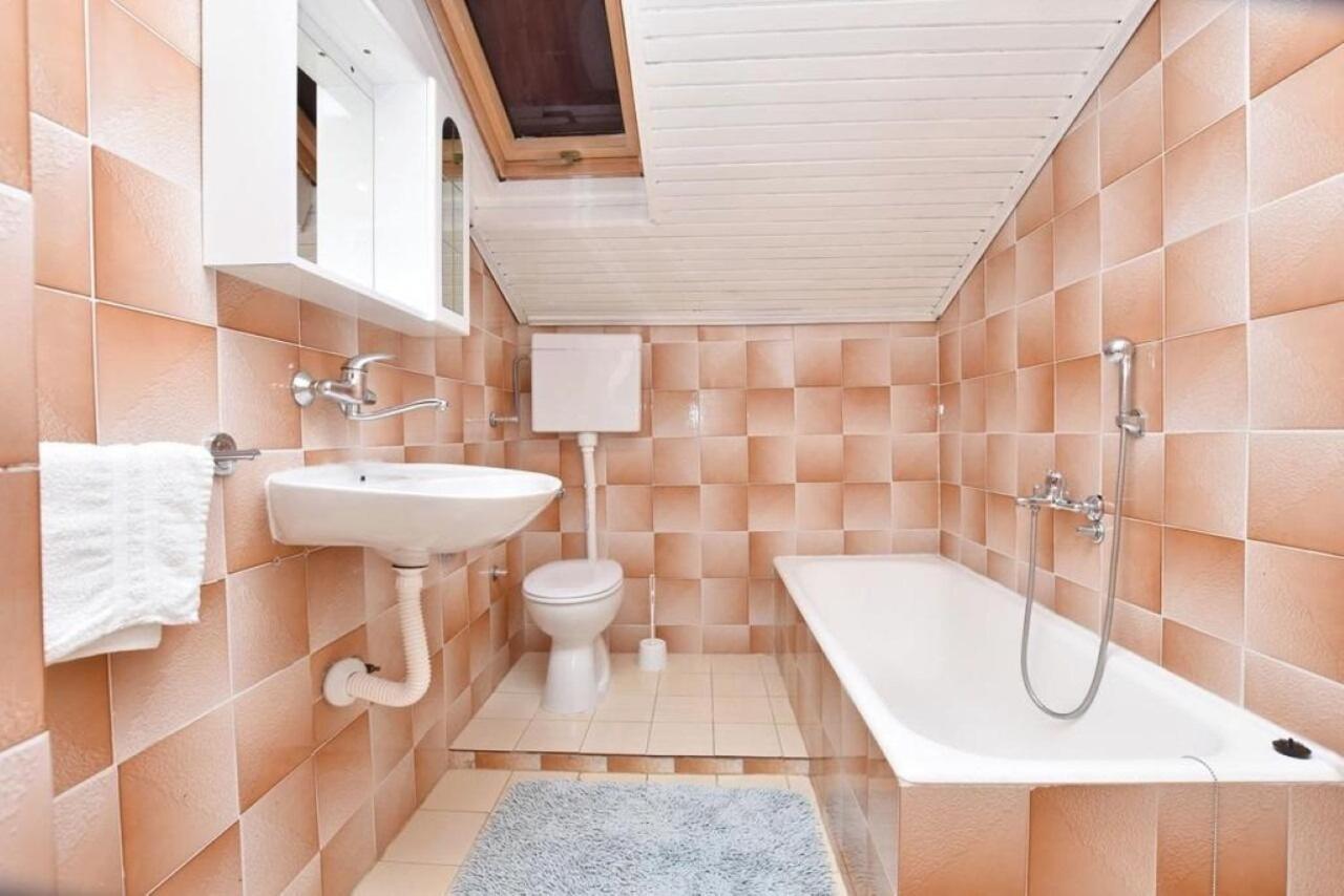 Apartment Rene Омиш Экстерьер фото