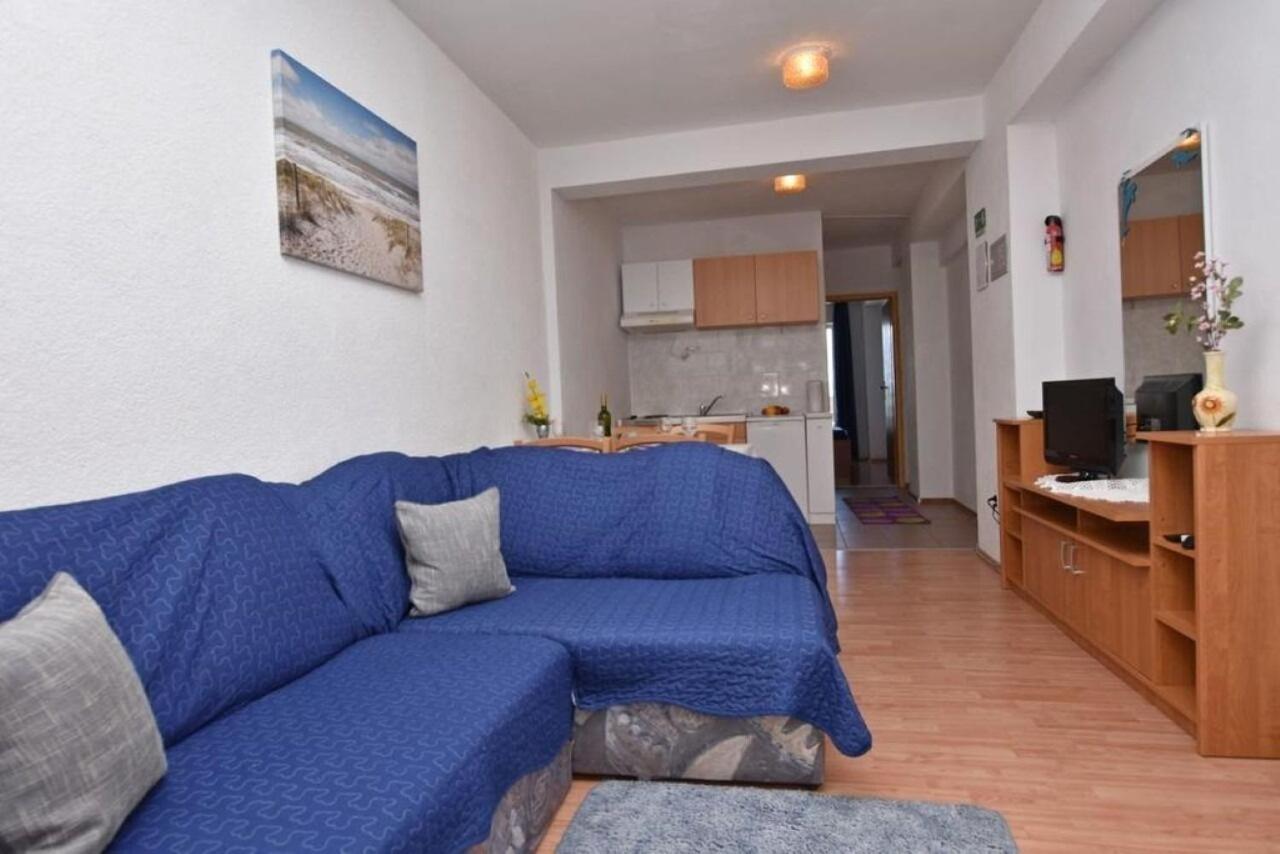 Apartment Rene Омиш Экстерьер фото