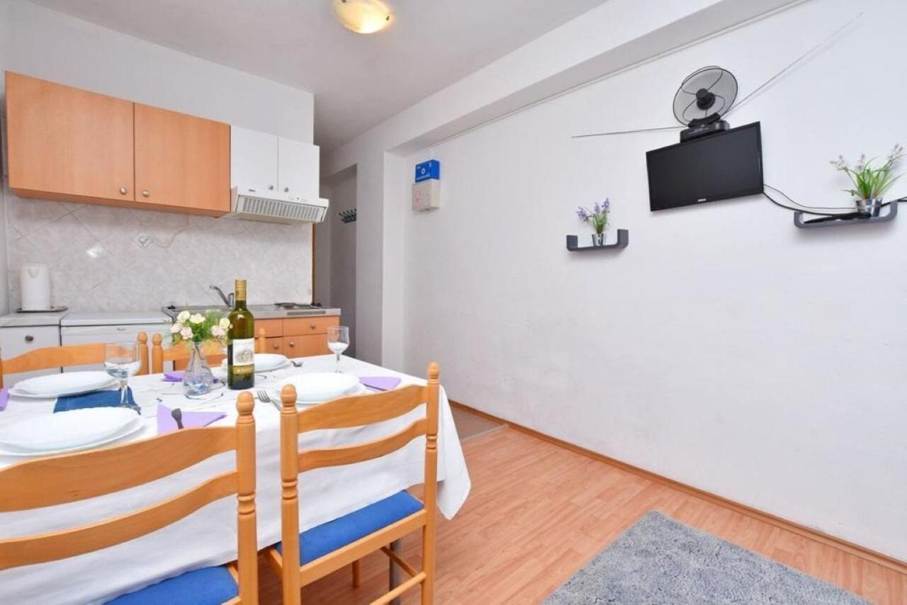 Apartment Rene Омиш Экстерьер фото